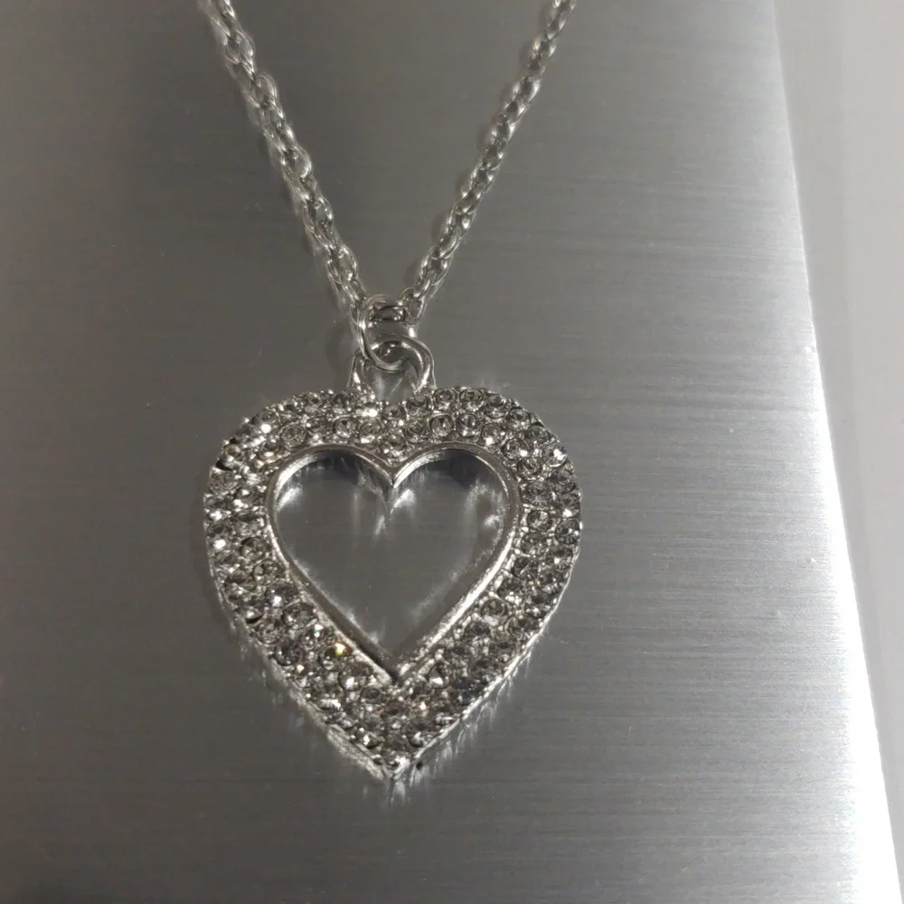 Silver Sparkling Heart Pendant Necklace & Stud Earrings - Women' Fashion Jewelry